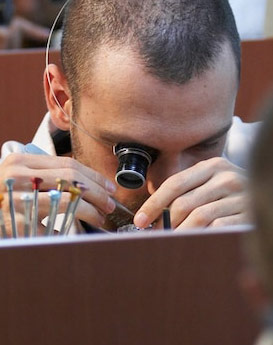 安尼塔·阿普里爾-北京卡地亞維修中心制表師